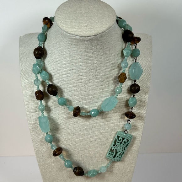 Vintage long wire-linked beaded necklace molded celluloid lightweight 34” clasp - Picture 6 of 7